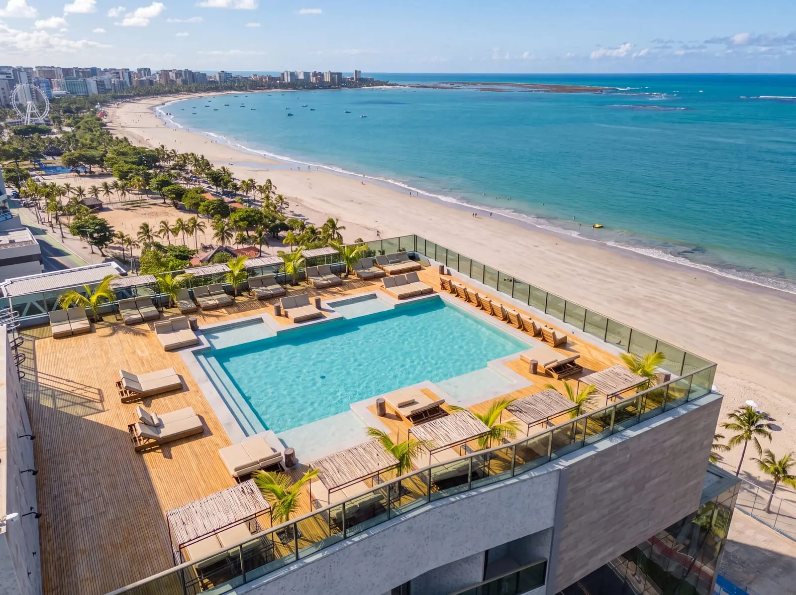 Rooftop do Sais Beach Living com vista para a Pajuçara
